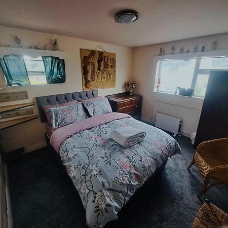 Kingfisher Lodge & Pub Castleconnell Стая снимка
