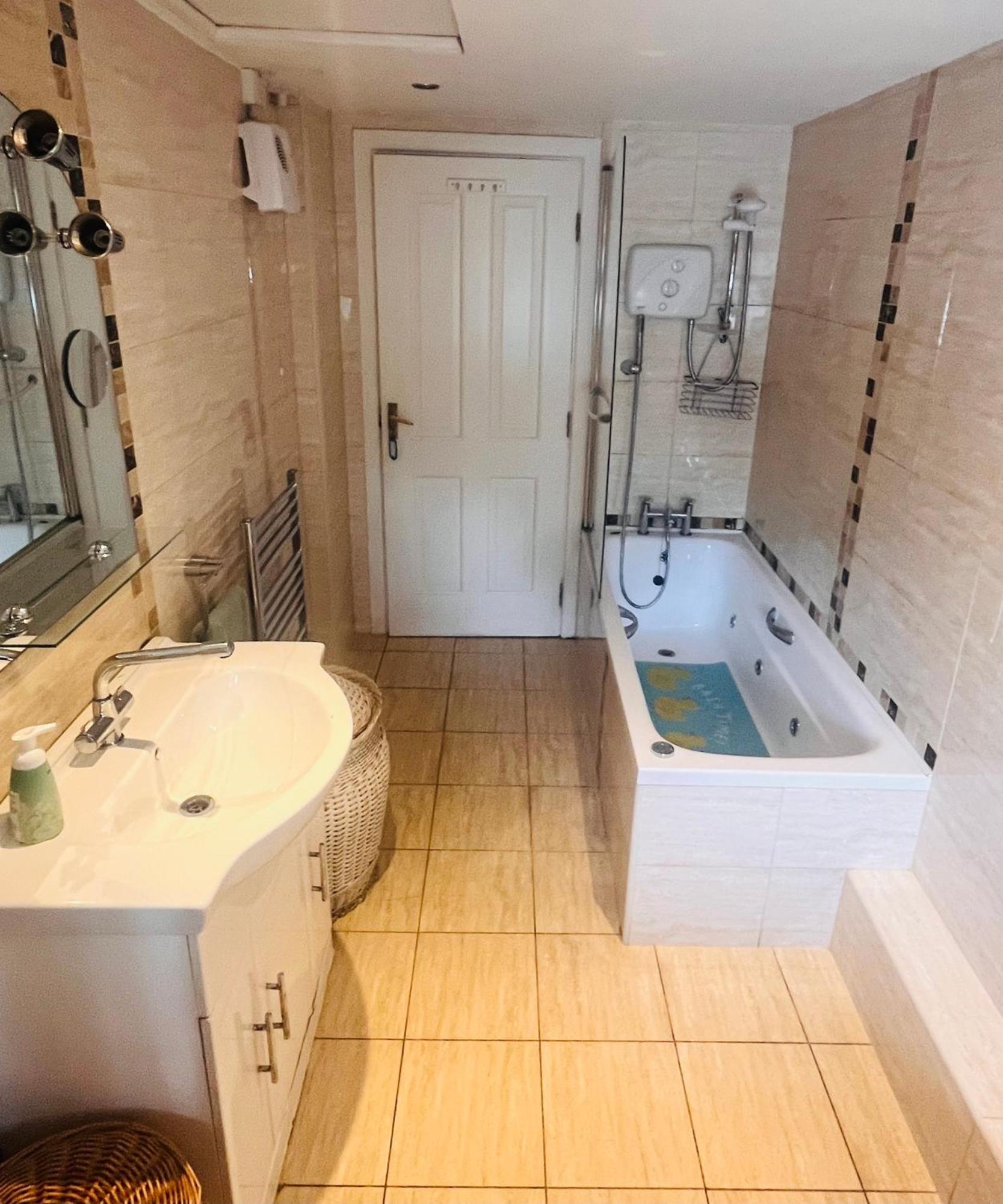 Kingfisher Lodge & Pub Castleconnell Стая снимка